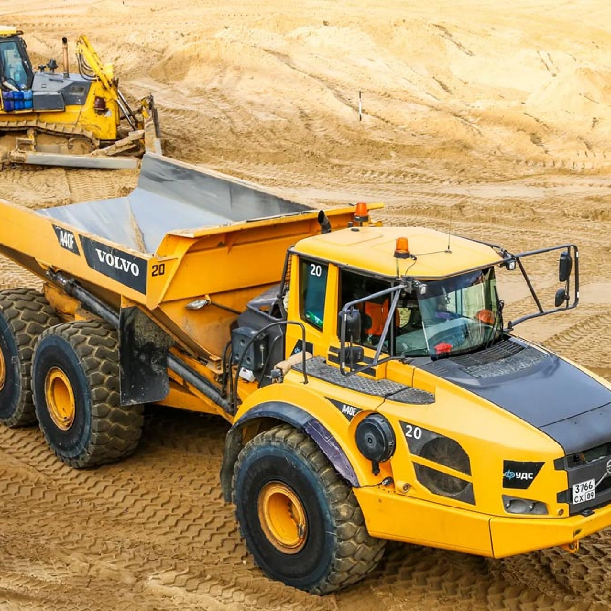 What Is The Meaning Of Articulated Dump Truck