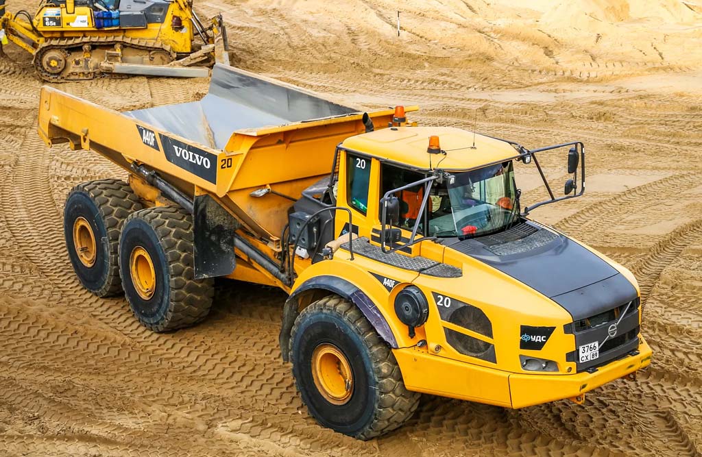 why-dump-trucks-are-growing-in-popularity-buy-used-construction